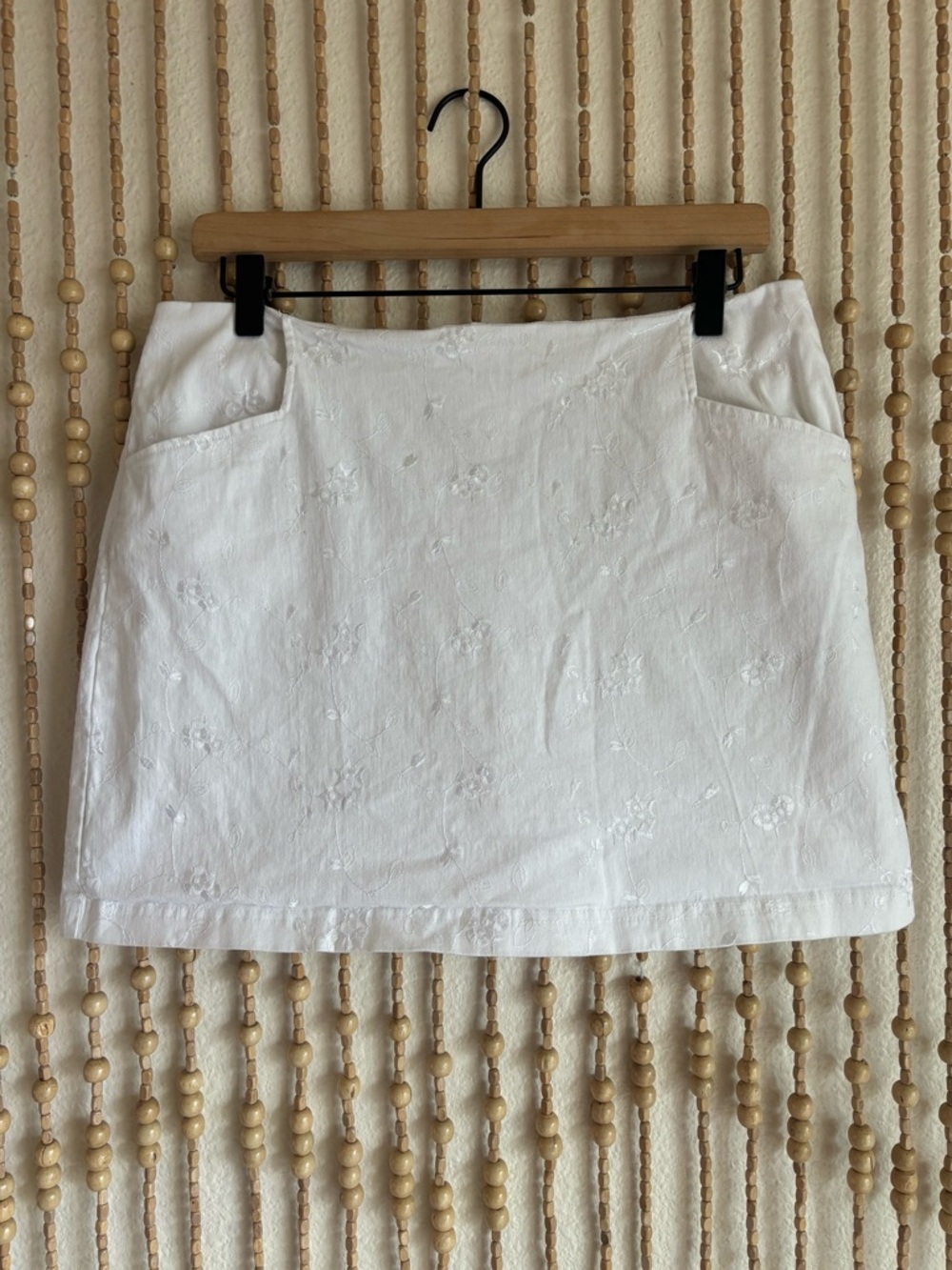 Vintage Fashion Bug Y2K White Floral Emboridered Cottage Preppy Stretchy Skirt